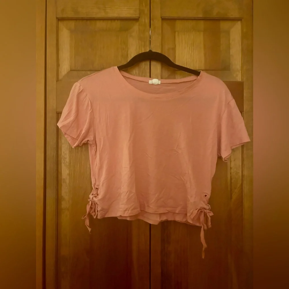 Garage Women’s Salmon Colored Grunge, Y2K/Early 2000/ Crop Top Sz SP Great Basic - Picture 1 of 9